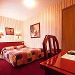 Maison Du Pre Hotel 2*