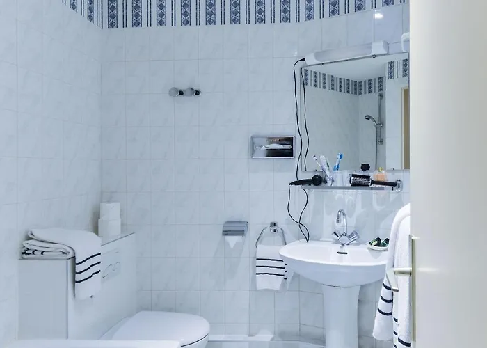 メゾン デュ プレ 2* パリ