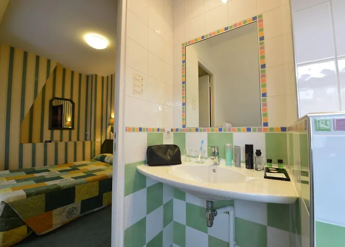 Hotel Maison Du Pre 2*