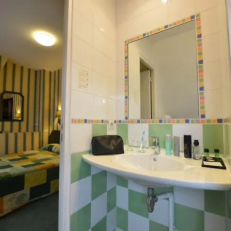 Hotel Maison Du Pre 2*